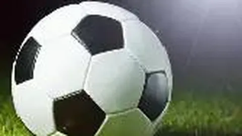 刘浩存与张艺谋共进晚餐，身姿曼妙引人注目