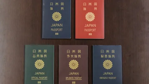 “全球粉丝超10亿，C罗荣膺足球界第一人！”