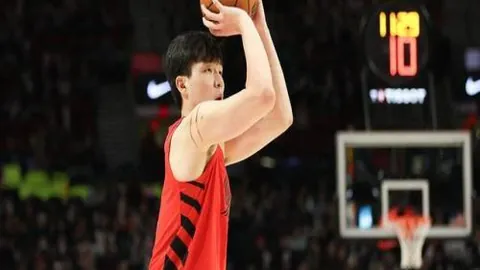 英超3月最佳球员角逐激烈，B费、赖斯等六星云集候选名单